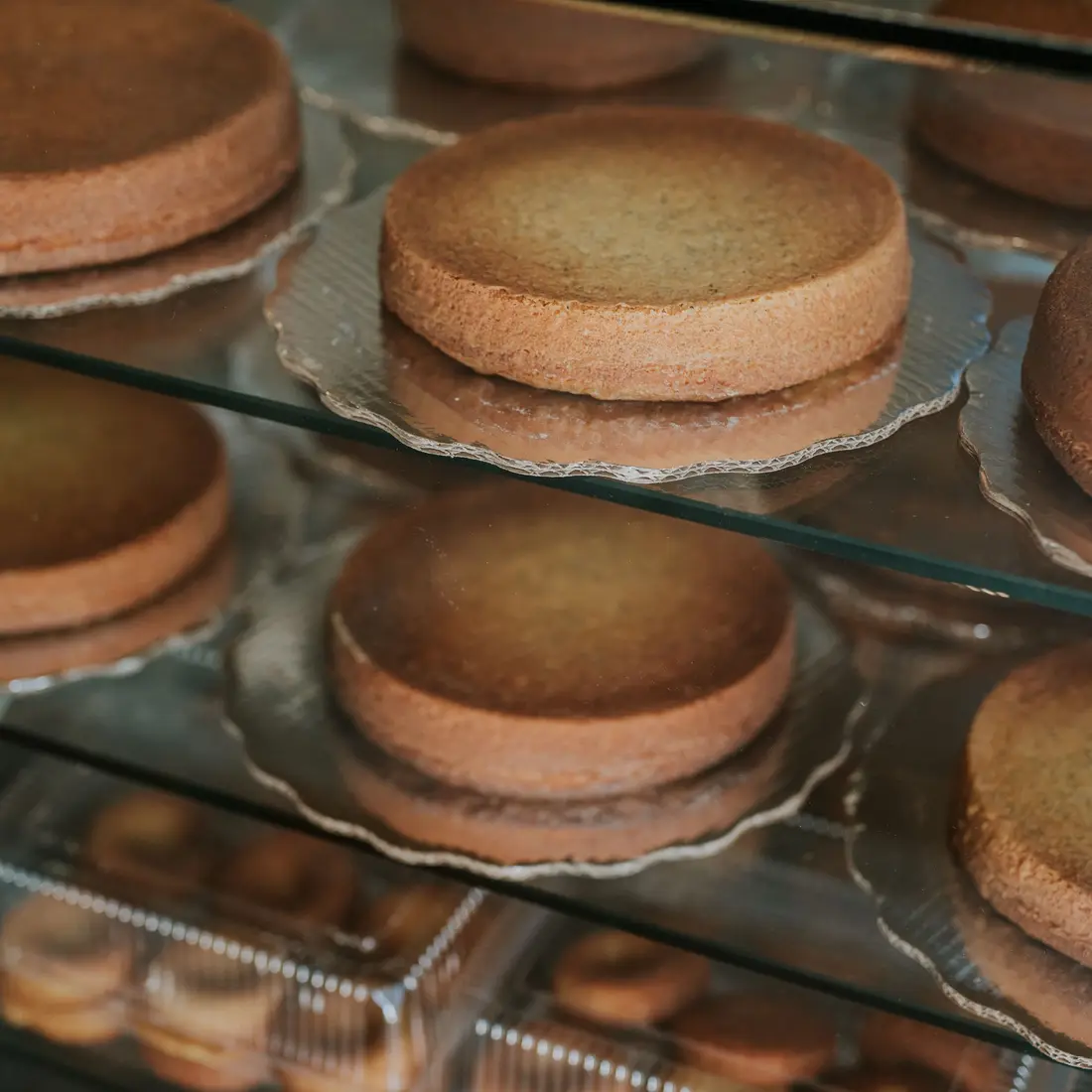 Pães de ló na vitrine